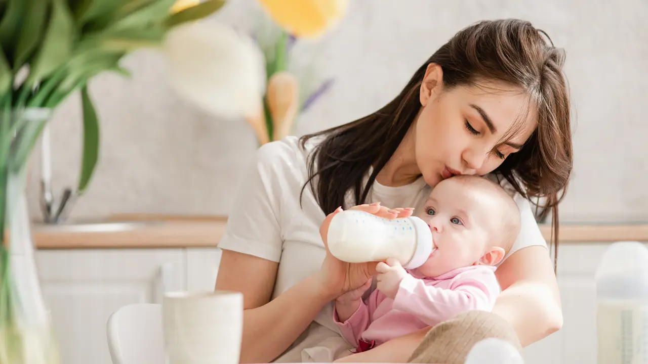 Types of baby formula, how to prepare them, and pros and cons of each